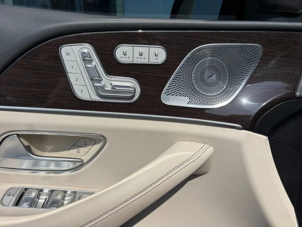 Blue Mercedes GLE 350 Photo 5