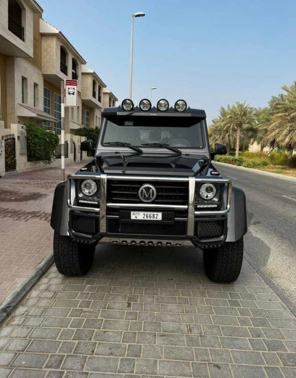 Dark Grey Mercedes G500 4x4 Photo 2