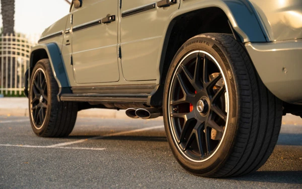 Grey Mercedes G63 AMG Photo 12