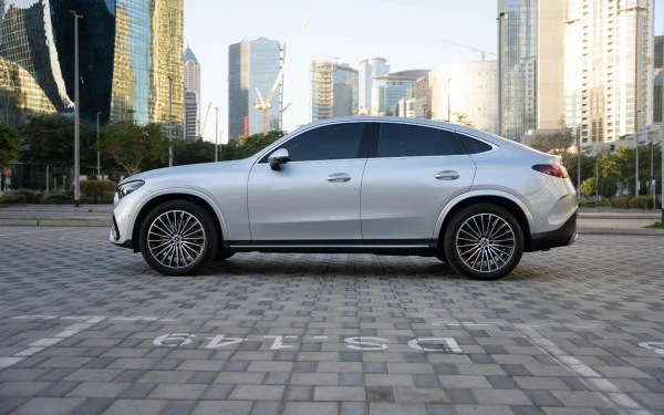 Zilver Mercedes GLC 300 Photo 2