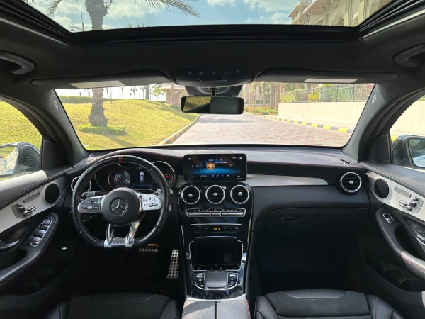 White Mercedes AMG GLC 43 Photo 2