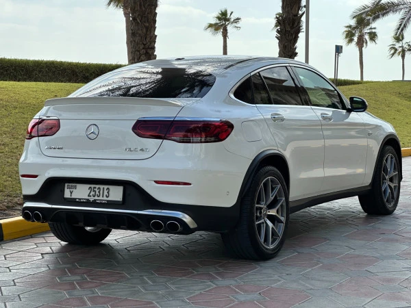 White Mercedes AMG GLC 43 Photo 4