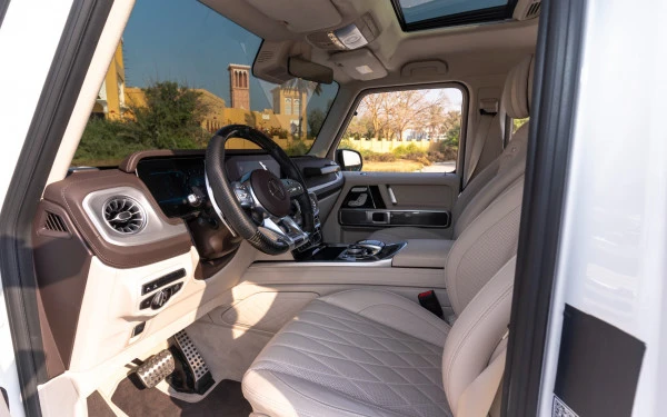 White Mercedes G63 AMG Photo 5