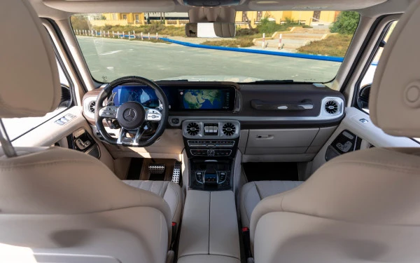 White Mercedes G63 AMG Photo 9