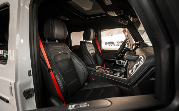 White Mercedes G63 AMG Photo 5