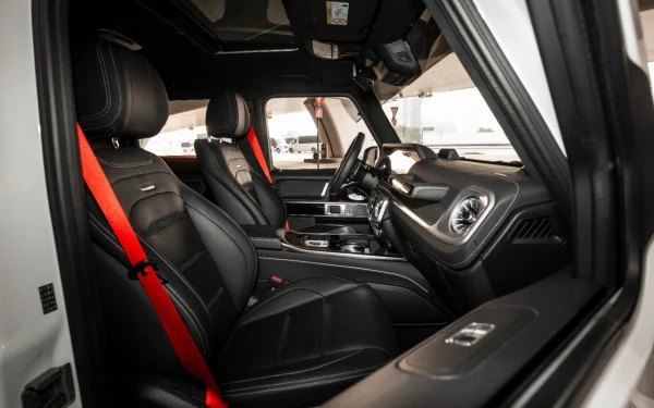 White Mercedes G63 AMG Photo 6