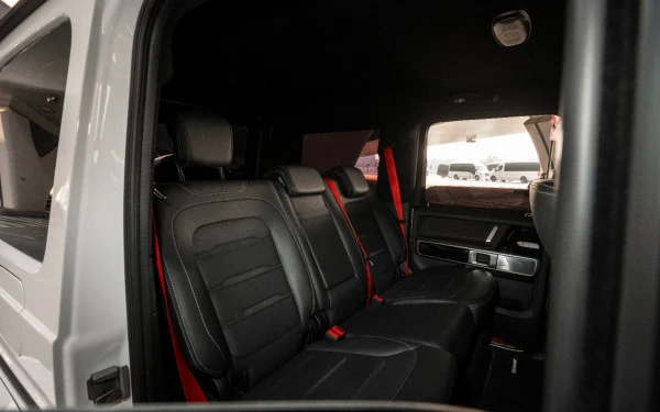 White Mercedes G63 AMG Photo 9