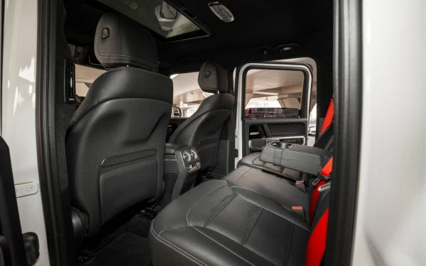 White Mercedes G63 AMG Photo 10