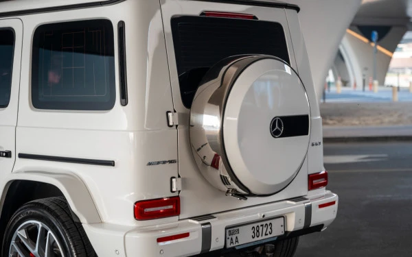 White Mercedes G63 AMG Photo 18