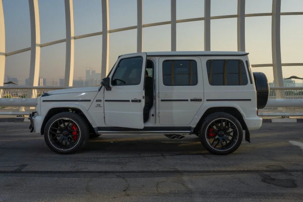 White Mercedes G63 AMG Photo 2