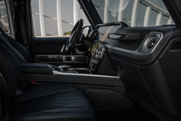 White Mercedes G63 AMG Photo 5